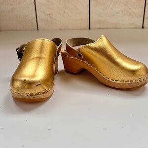 Anatomisk Botten Gold Leather Wooden Clogs – Girls Size EU 30 (US 12 / UK 11)